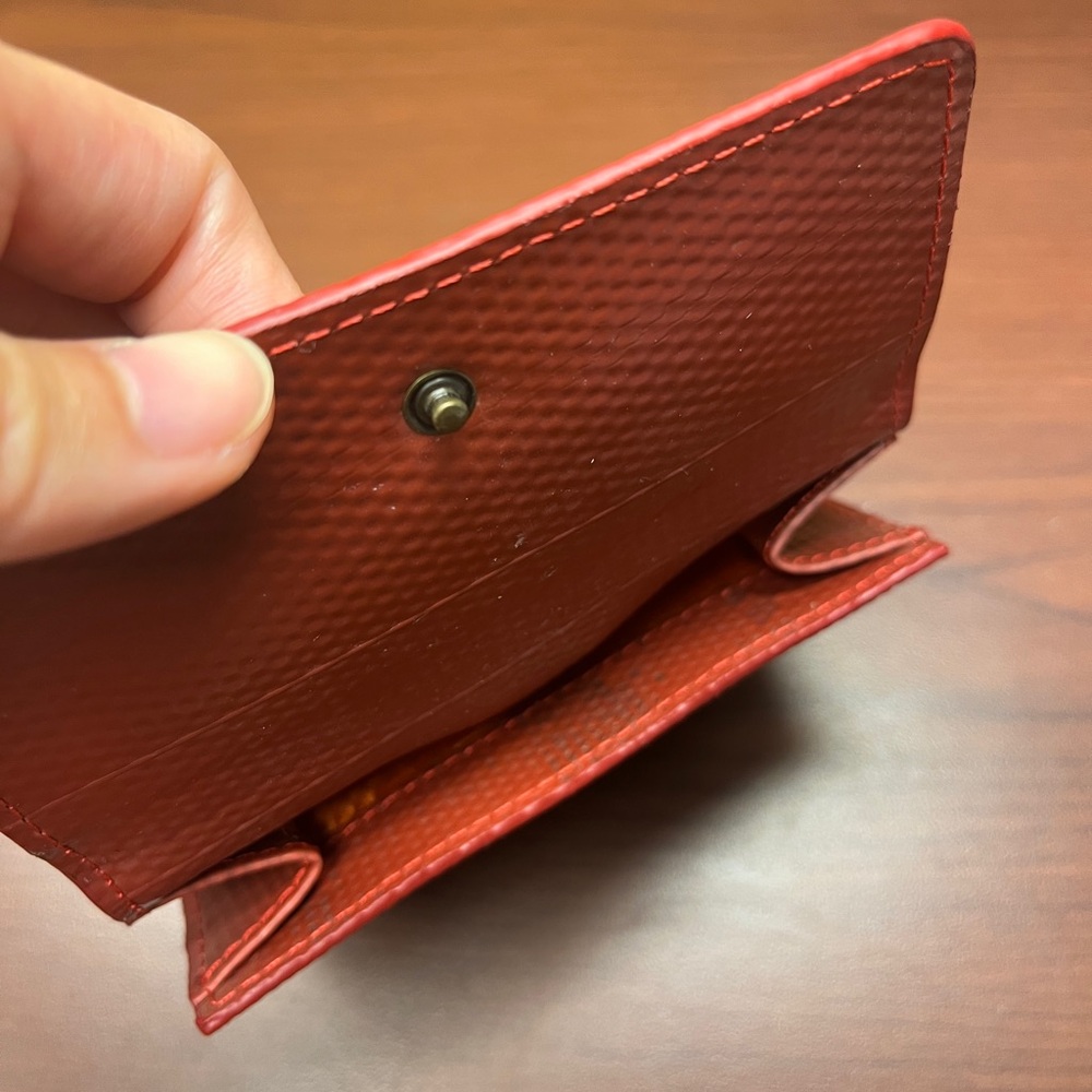 Elvis & Kresse Red Upcycled Firehose Wallet - Picture 3 of 7